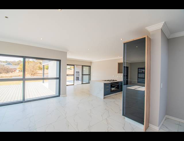 4 BEDROOM GATED ESTATE FOR SALE IN WATERLAKE FARM LIFESTYLE ESTATE